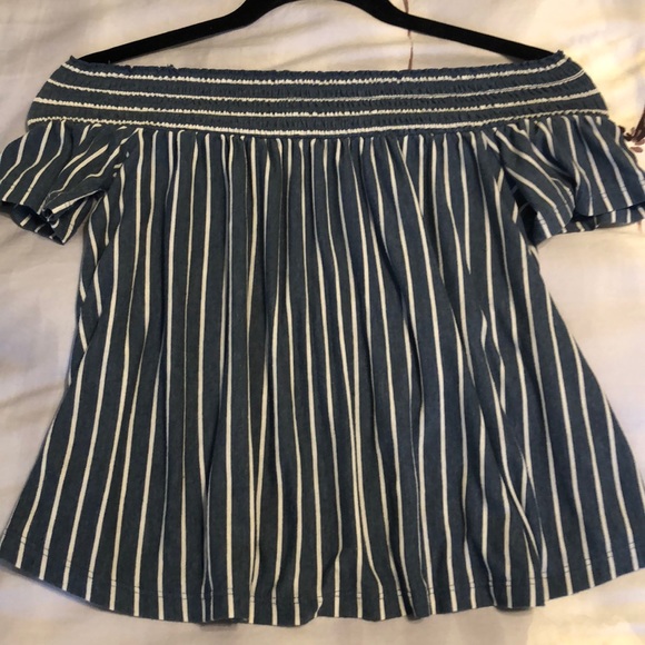 American Eagle Off Shoulder Top. XS - Picture 1 of 5